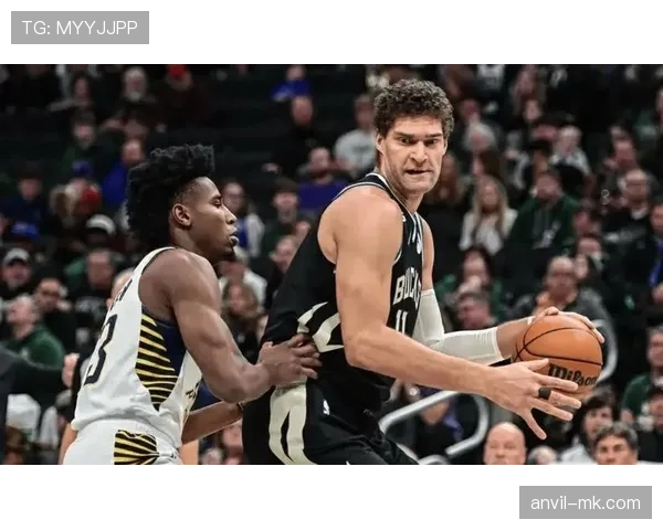 洛佩斯无球牵制力提升雄鹿空间效率